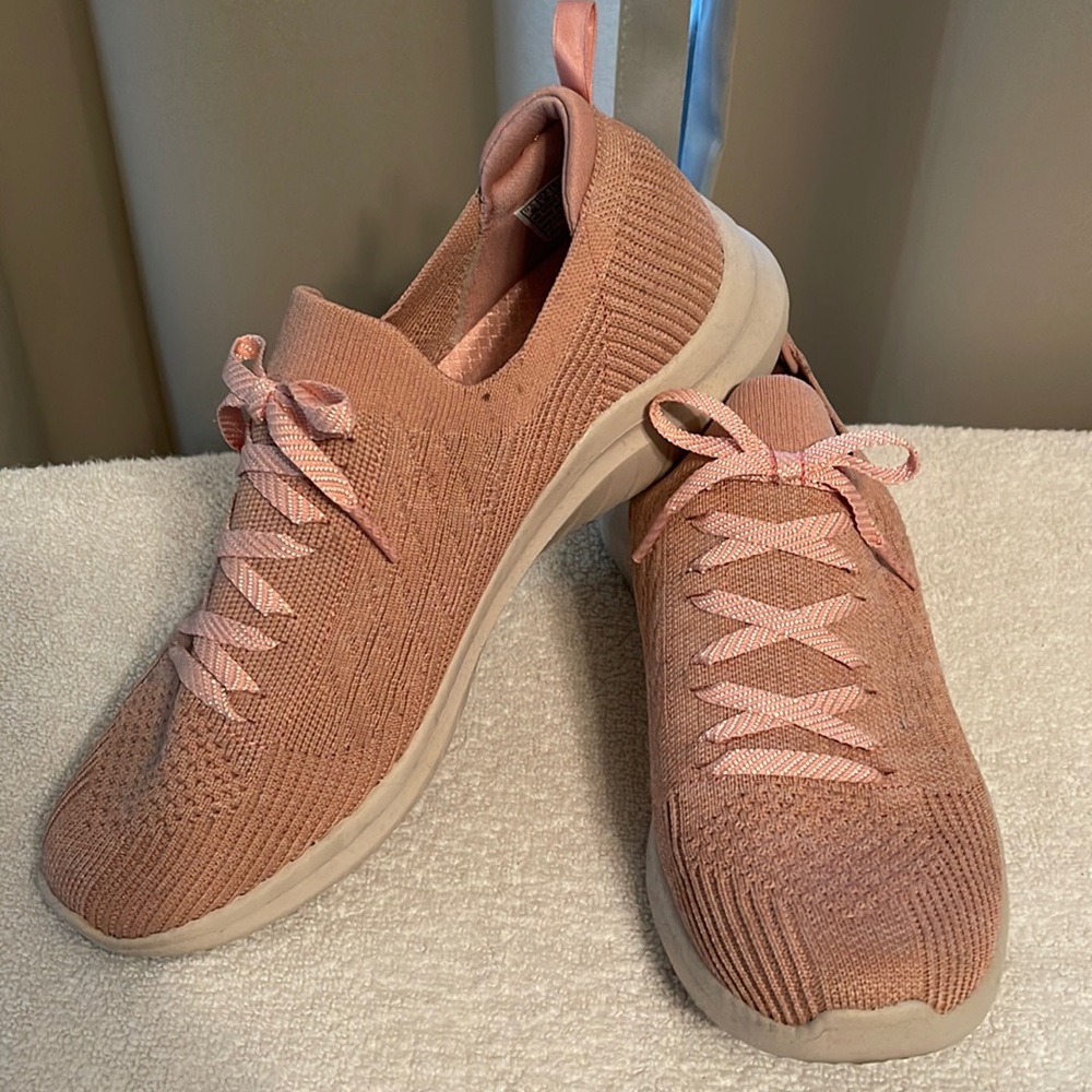 Skechers pink sneakers - size 9